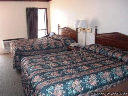 Stratford House Inn Edmond Room photo